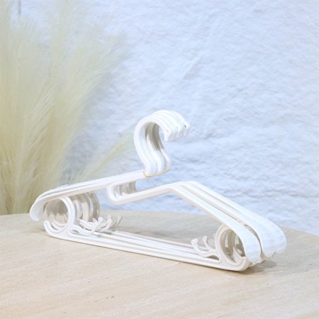 طقم /5 علاقة ملابس بلاستك ابيض A155/5 =ع3