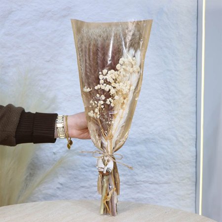 ضمة ريش وورد صغير ابيض وبيج  تغليف ورق وجه سلوفان A30/2 =ع3