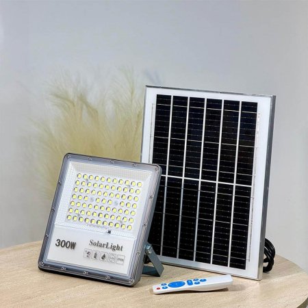 كشاف مربع مع خلية شمسية + A11/8 وريموت تحكم  =WW