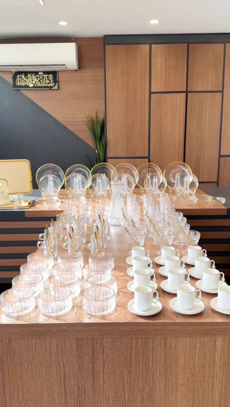 بكج شفاف بالحيف الذهبي 137 قطعة