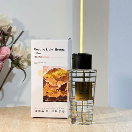 معطر جو زجاج شفاف محزز ذهبي  مدور 500مل غطا الكتروني USB اسود GF1/4 =ب6