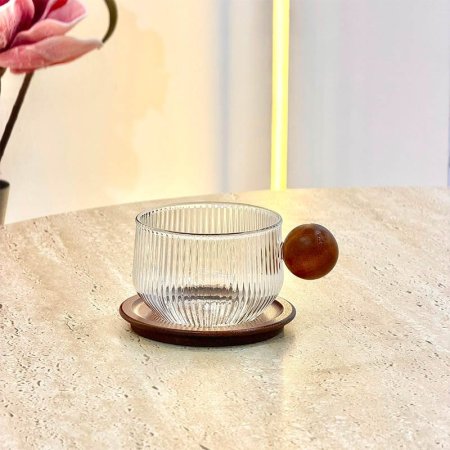 فنجان قهوة زجاج محزز يد طابة مع صحن خشب GF41/8 =ب7