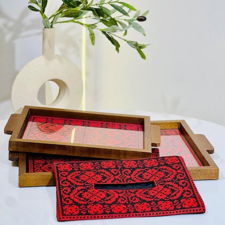 طقم صواني خشب /2 مستطيل وجه زجاج تطريز احمر +بكيت محارم مطرزK10/2 =ض9