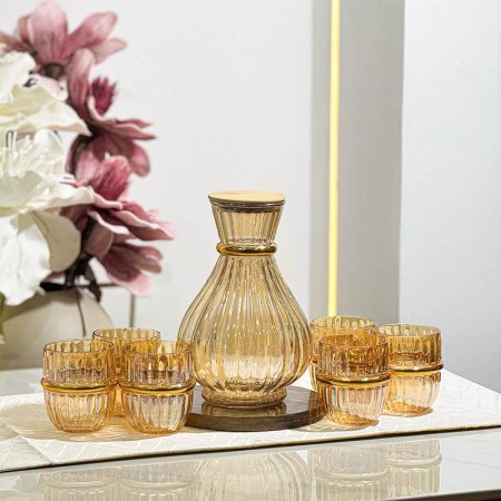 طقم /7كوز  +6كاسات زجاج عسلي محزز شكل جرة عنق اسوارة ذهبي GF240/7 ++ا.ر