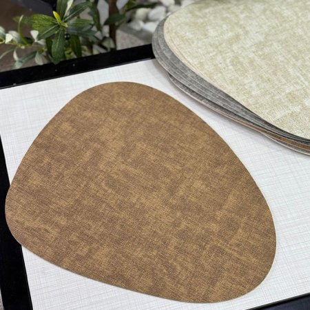 كوستر جلد بيضاوي 42سم موشح ملون K144/4 =ك1