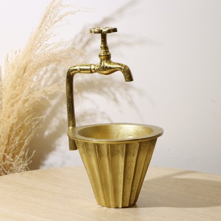 تحفة شكل حنفية مع قوار 8239261 نحاس هندي %ه10